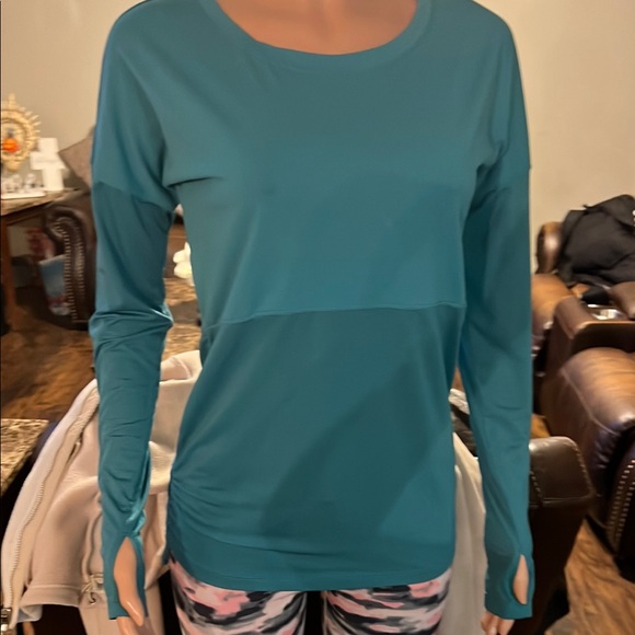 Fabletics Green Fitted Long Sleeve Tee - Picture 3 of 5